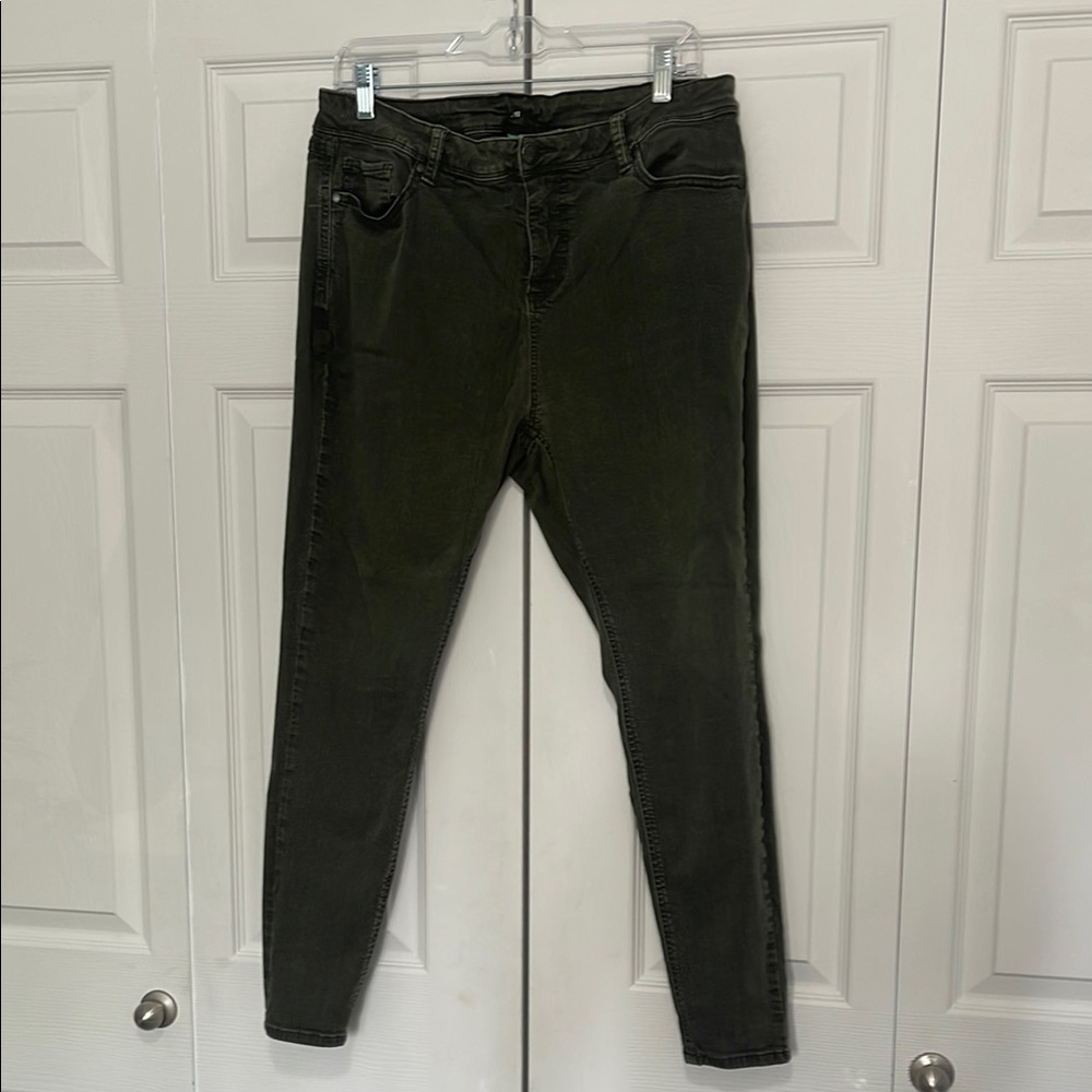 Women's Skinny Jeans in Olive Green